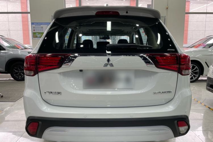 Used Mitsubishi Outlander 2019 2.4L 4x4 Zhi Xiang Edition 5 Seats China VI Standard Exterior 3