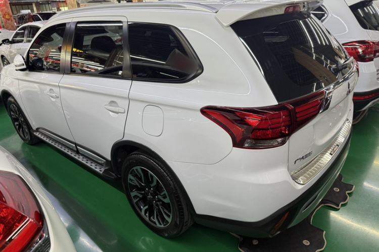 Used Mitsubishi Outlander 2019 2.0L Two-Wheel Drive Comfort Edition 5 Seats China V Standard Exterior 3