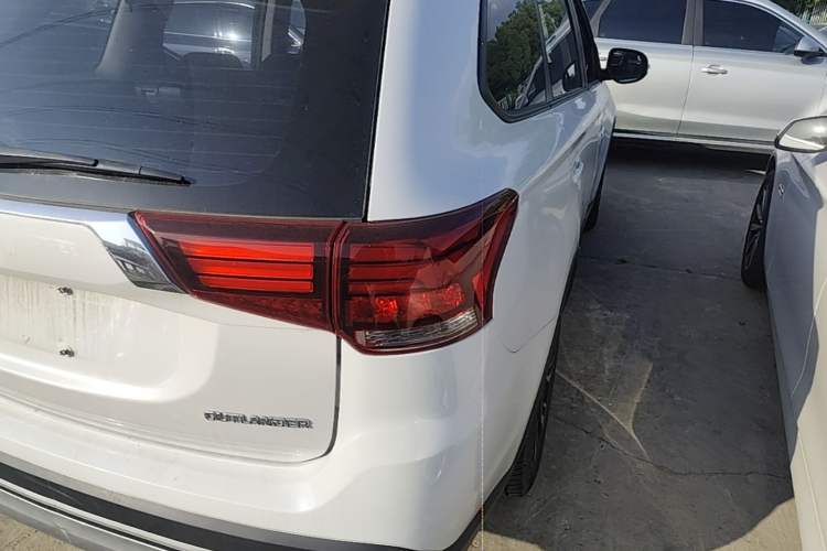 Used Mitsubishi Outlander 2019 2.0L Two-Wheel Drive Comfort Edition 5 Seats China VI Standard Exterior 3