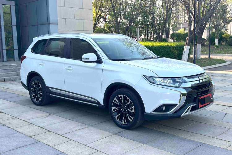 Used Mitsubishi Outlander 2019 2.0L Two-Wheel Drive Comfort Edition 7 Seats China V Emission Standard Exterior 3