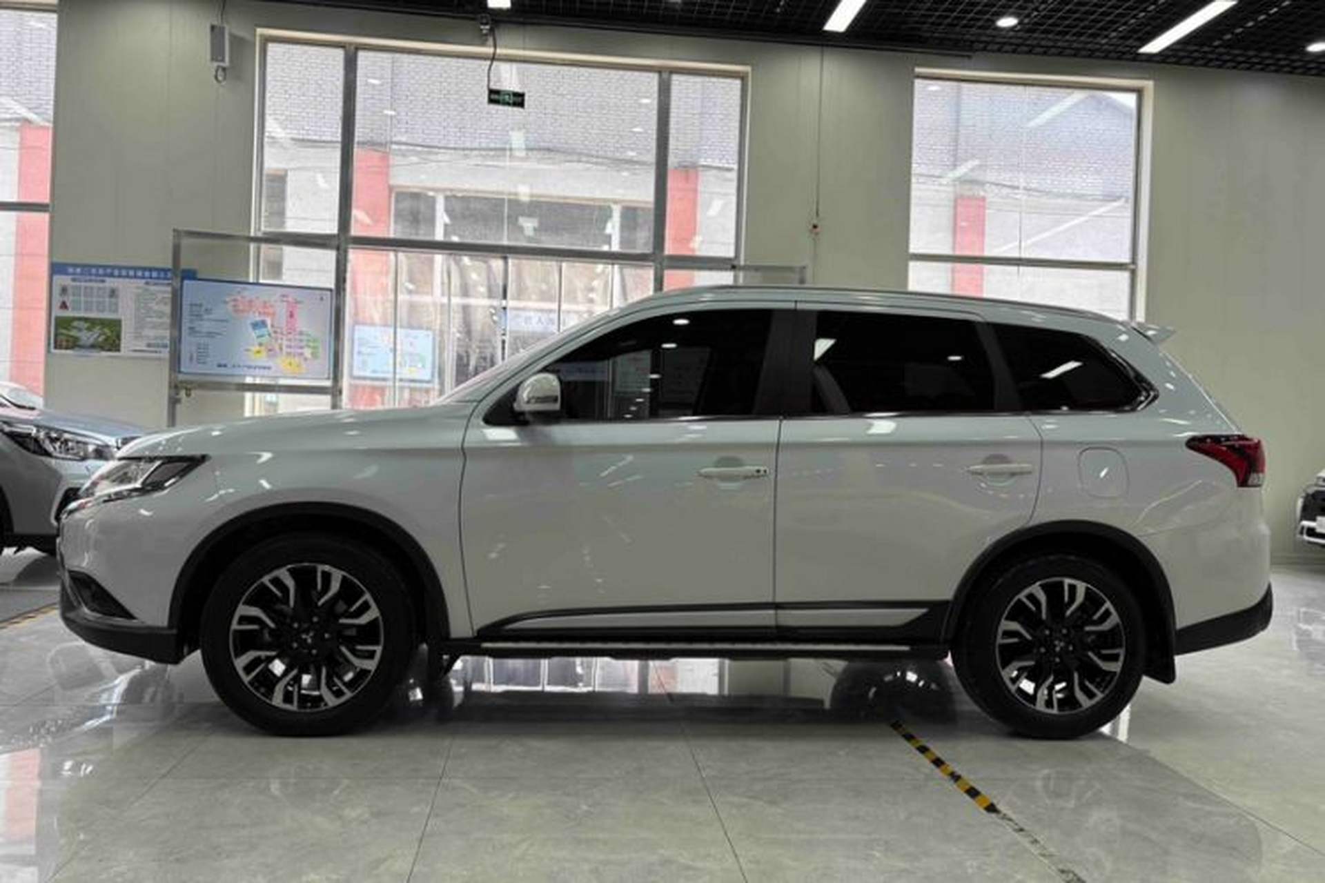 Used Mitsubishi Outlander 2019 2.0L Two-Wheel Drive Comfort Edition 5 Seats China VI Standard Exterior 3