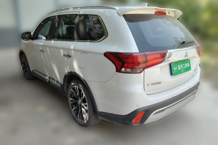 Used Mitsubishi Outlander 2019 2.4L 4x4 Zhi Xiang Edition 5 Seats China VI Standard Exterior 3