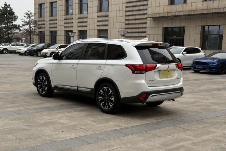Used Mitsubishi Outlander 2019 2.0L Two-Wheel Drive Comfort Edition 5 Seats China VI Standard Exterior 3