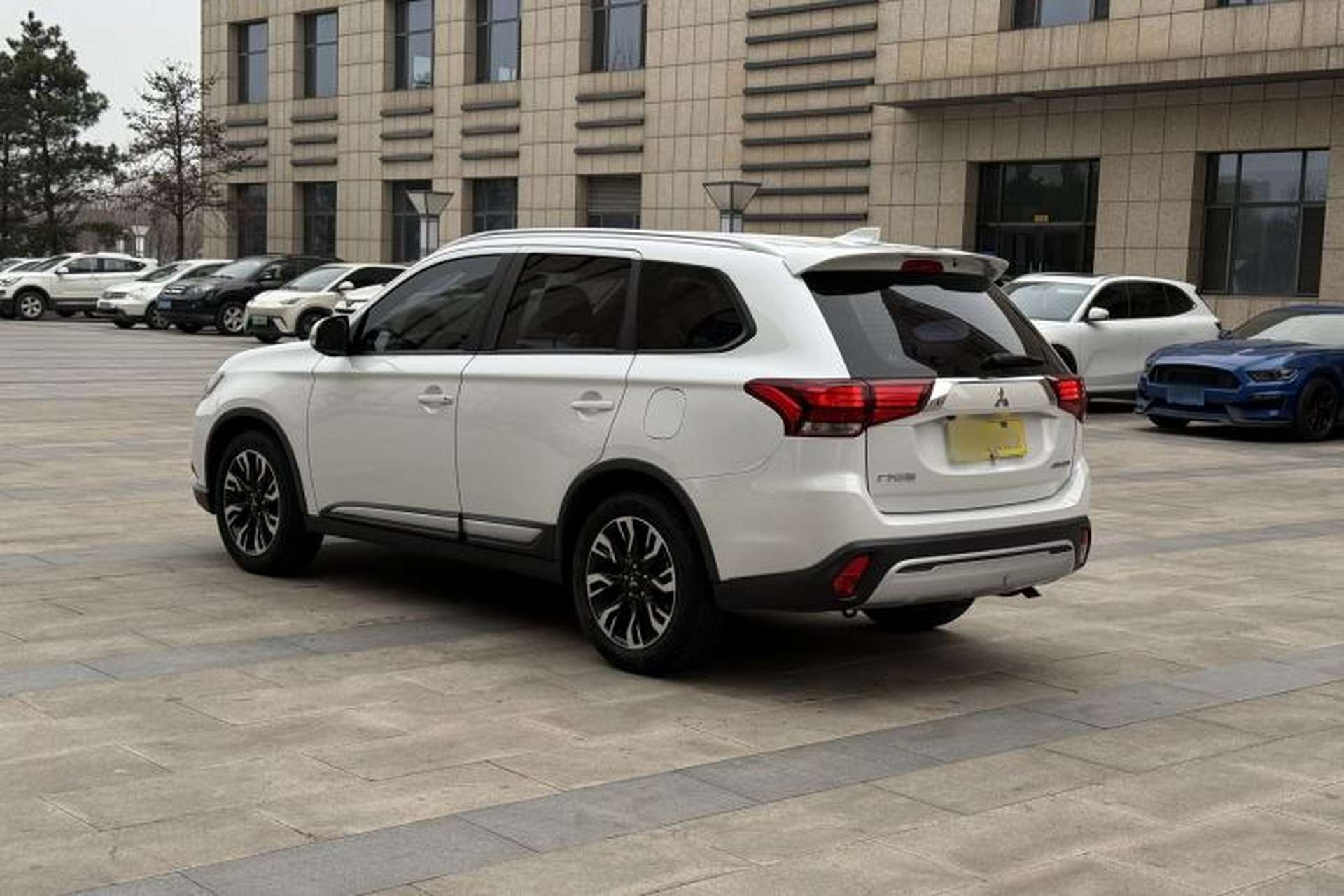 Used Mitsubishi Outlander 2019 2.0L Two-Wheel Drive Comfort Edition 5 Seats China VI Standard Exterior 3
