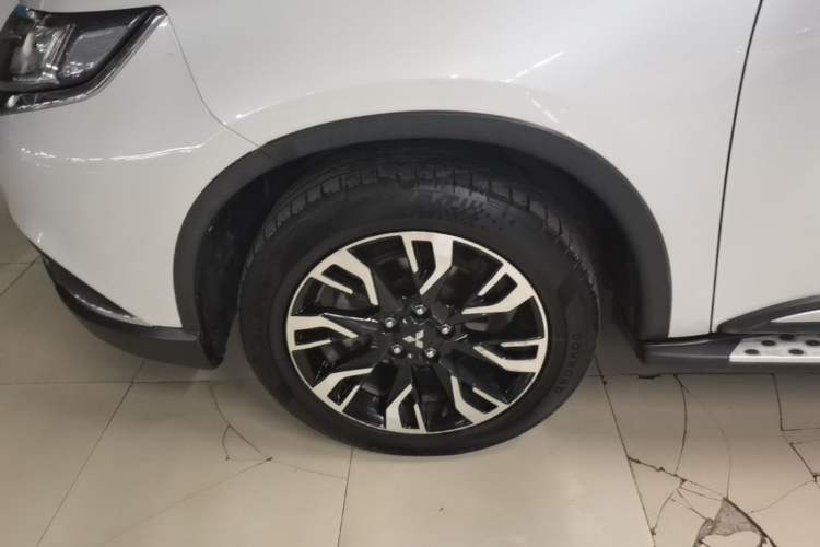 Used Mitsubishi Outlander 2019 2.0L Two-Wheel Drive Comfort Edition 5 Seats China VI Standard Exterior 4