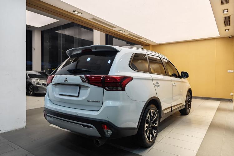 Used Mitsubishi Outlander 2019 2.0L Two-Wheel Drive Comfort Edition 5 Seats China VI Standard Exterior 4