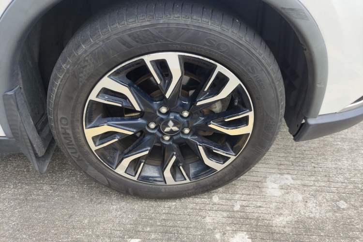 Used Mitsubishi Outlander 2019 2.0L Two-Wheel Drive Comfort Edition 5 Seats China VI Standard Exterior 4