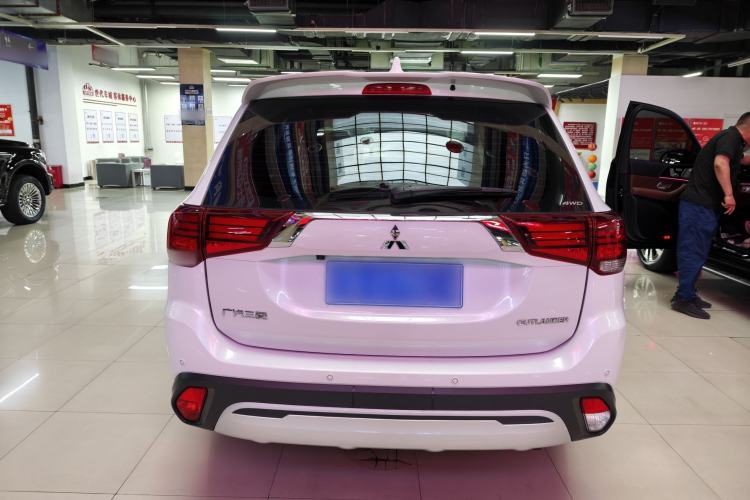 Used Mitsubishi Outlander 2019 2.4L 4x4 Zhi Xiang Edition 5 Seats China VI Standard Exterior 4