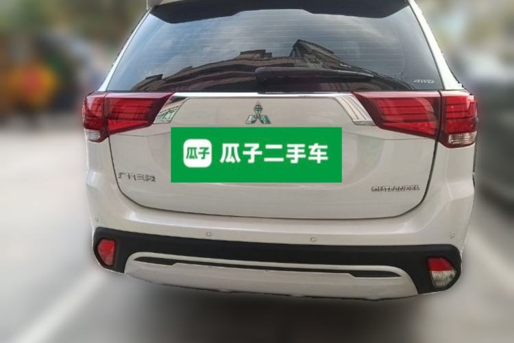 Used Mitsubishi Outlander 2019 2.4L 4x4 Zhi Xiang Edition 7 Seats China VI Standard Exterior 4