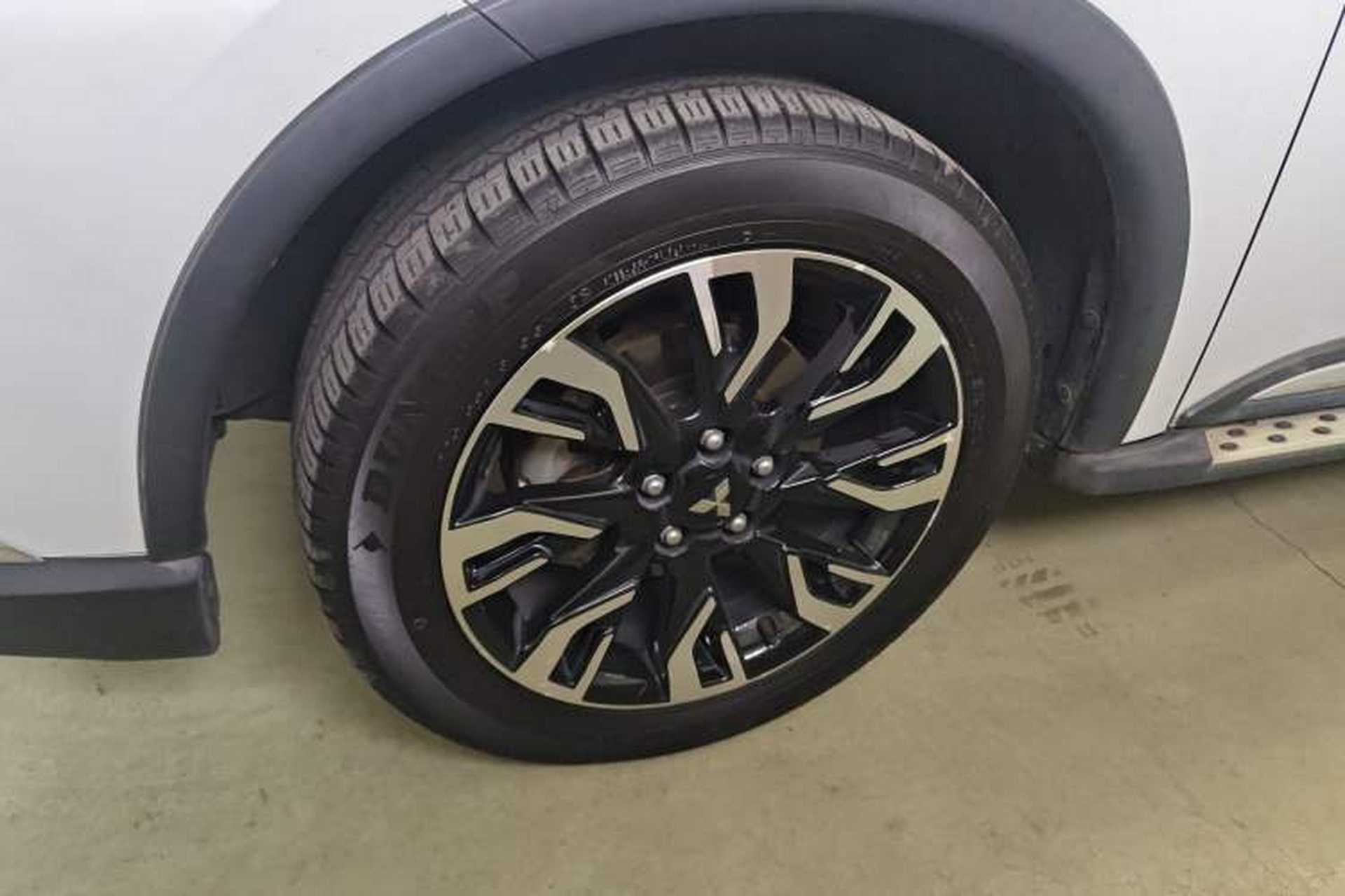 Used Mitsubishi Outlander 2019 2.0L Two-Wheel Drive Comfort Edition 7-Seater China VI Standard Exterior 4