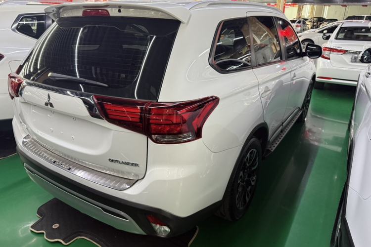 Used Mitsubishi Outlander 2019 2.0L Two-Wheel Drive Comfort Edition 5 Seats China V Standard Exterior 4