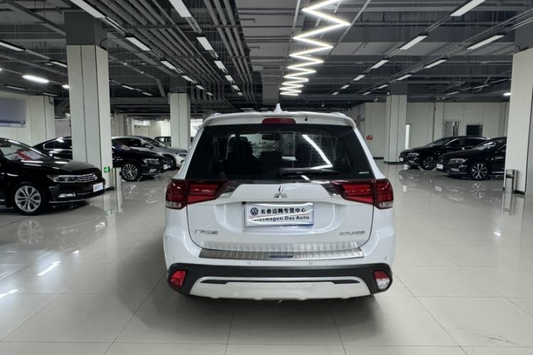 Used Mitsubishi Outlander 2019 2.4L 4x4 Zhi Xiang Edition 5 Seats China VI Standard Exterior 4