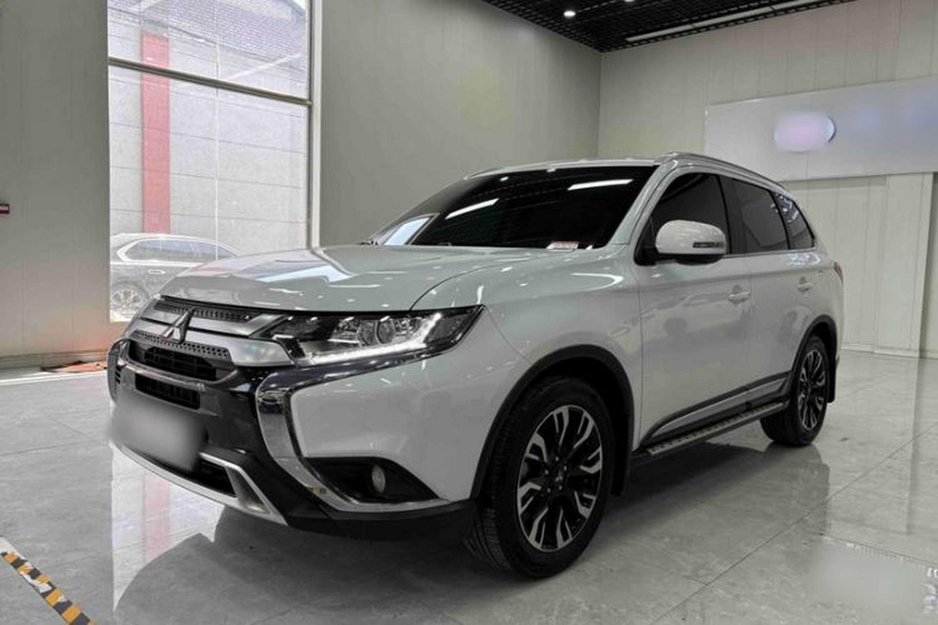 Used Mitsubishi Outlander 2019 2.0L Two-Wheel Drive Comfort Edition 5 Seats China VI Standard Exterior 4