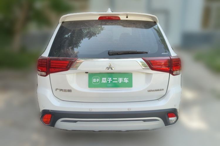 Used Mitsubishi Outlander 2019 2.4L 4x4 Zhi Xiang Edition 5 Seats China VI Standard Exterior 4