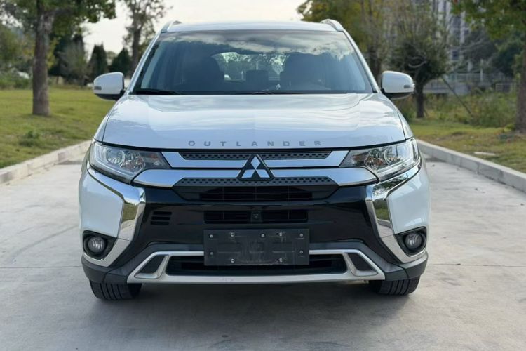 Used Mitsubishi Outlander 2019 2.0L Two-Wheel Drive Comfort Edition 7-Seater China VI Standard Exterior 4