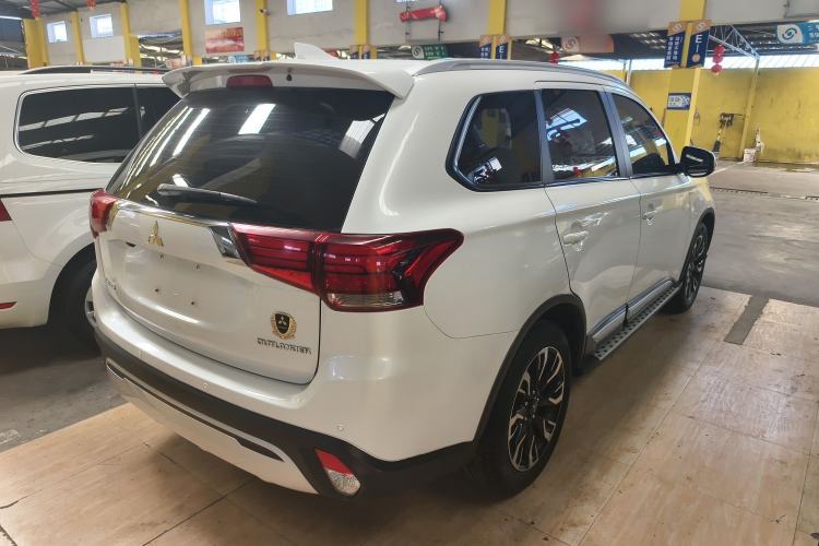Used Mitsubishi Outlander 2019 2.0L Two-Wheel Drive Comfort Edition 5 Seats China V Standard Exterior 4