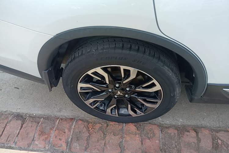 Used Mitsubishi Outlander 2019 2.0L Two-Wheel Drive Comfort Edition 5 Seats China V Standard Exterior 5