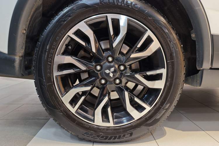 Used Mitsubishi Outlander 2019 2.0L Two-Wheel Drive Comfort Edition 5 Seats China VI Standard Exterior 5