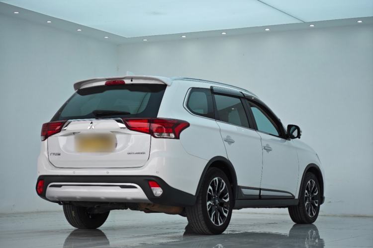 Used Mitsubishi Outlander 2019 2.4L 4x4 Zhi Xiang Edition 5 Seats China VI Standard Exterior 5