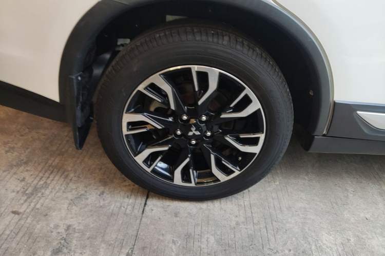 Used Mitsubishi Outlander 2019 2.0L Two-Wheel Drive Comfort Edition 5 Seats China V Standard Exterior 5