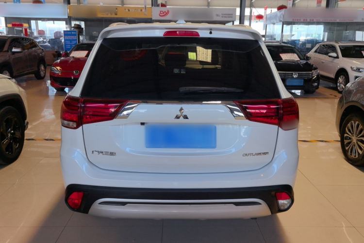 Used Mitsubishi Outlander 2019 2.0L Two-Wheel Drive Comfort Edition 7-Seater China VI Standard Exterior 5