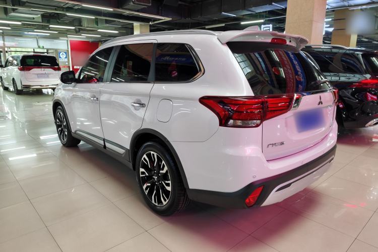 Used Mitsubishi Outlander 2019 2.4L 4x4 Zhi Xiang Edition 5 Seats China VI Standard Exterior 5