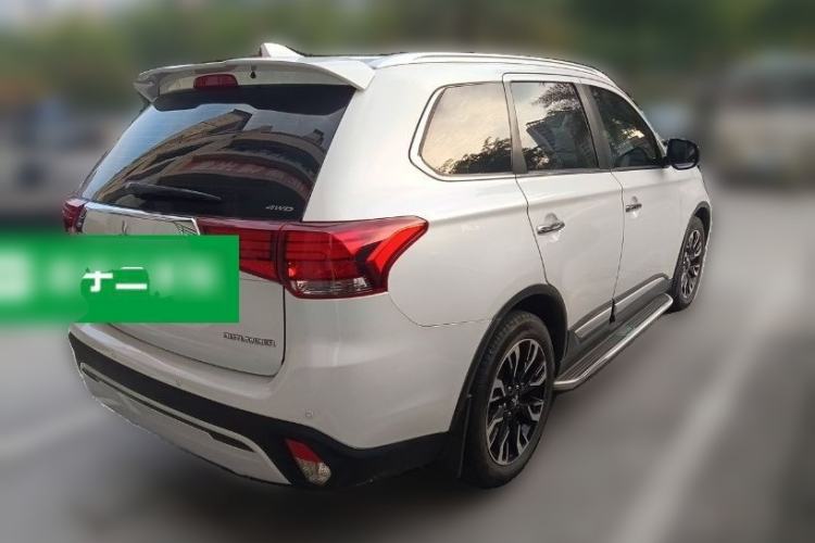 Used Mitsubishi Outlander 2019 2.4L 4x4 Zhi Xiang Edition 7 Seats China VI Standard Exterior 5
