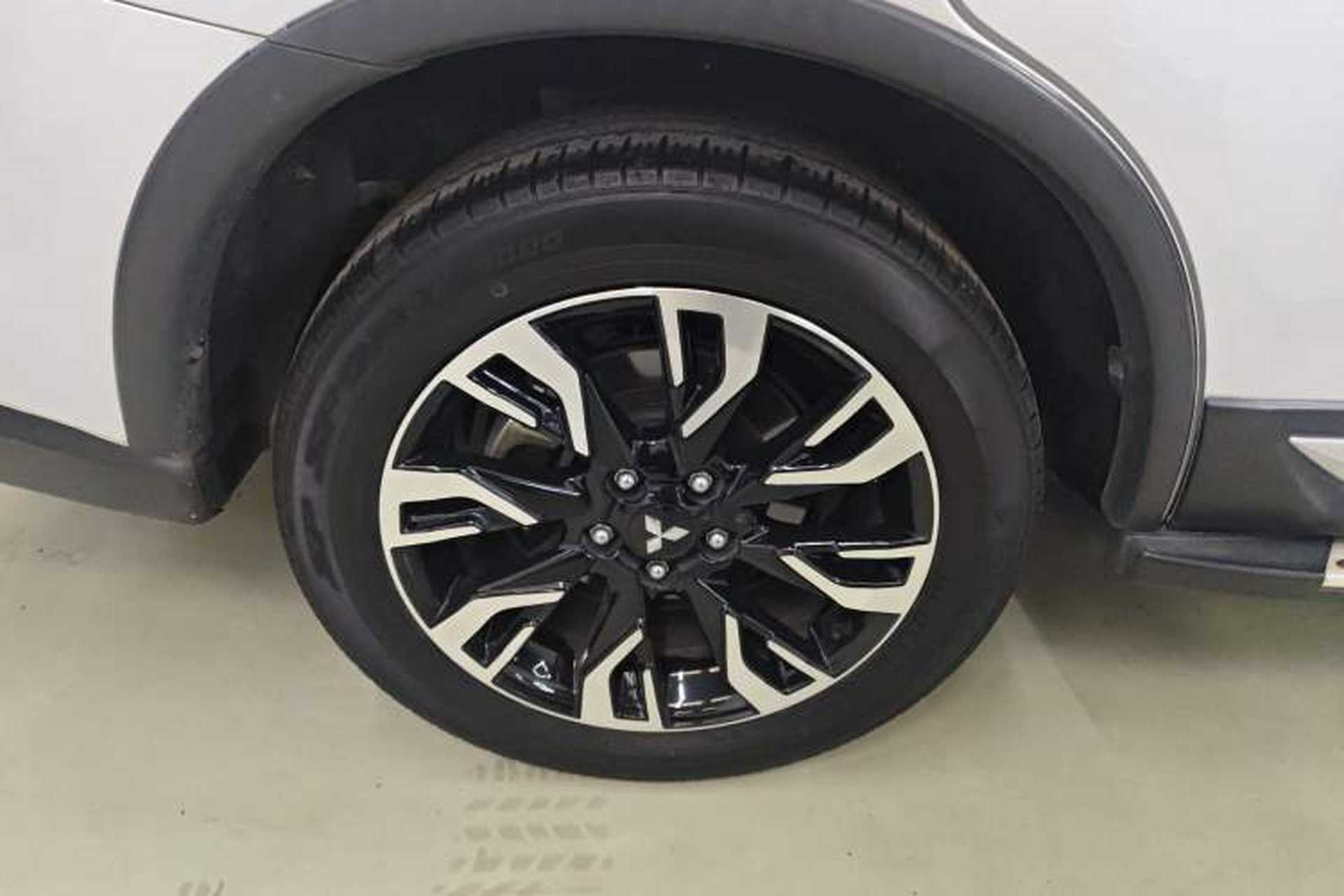 Used Mitsubishi Outlander 2019 2.0L Two-Wheel Drive Comfort Edition 7-Seater China VI Standard Exterior 5