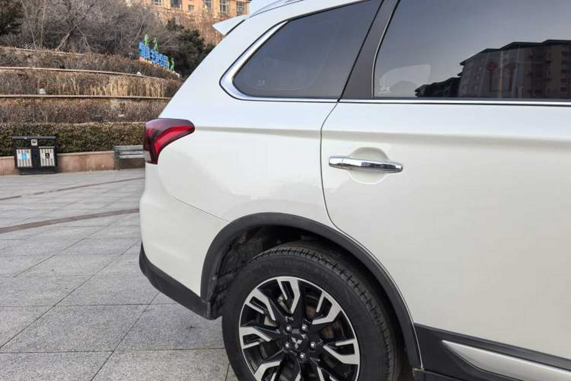 Used Mitsubishi Outlander 2019 2.4L 4x4 Zhi Xiang Edition 5 Seats China VI Standard Exterior 5
