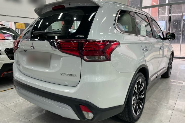 Used Mitsubishi Outlander 2019 2.4L 4x4 Zhi Xiang Edition 5 Seats China VI Standard Exterior 5
