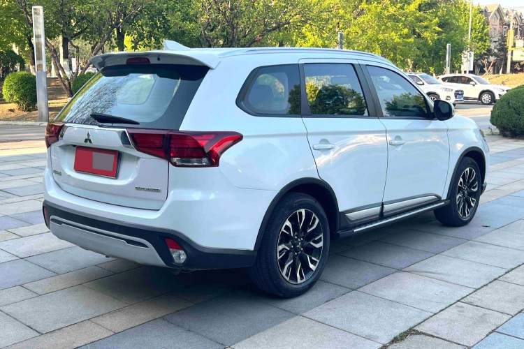 Used Mitsubishi Outlander 2019 2.0L Two-Wheel Drive Comfort Edition 7 Seats China V Emission Standard Exterior 5