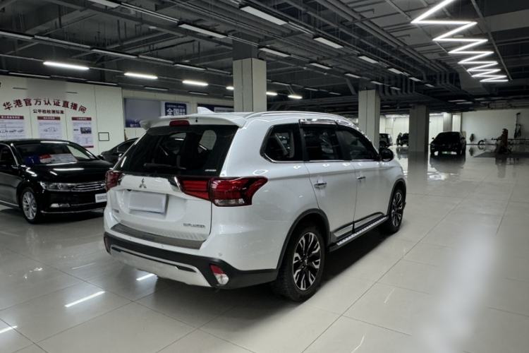 Used Mitsubishi Outlander 2019 2.4L 4x4 Zhi Xiang Edition 5 Seats China VI Standard Exterior 5