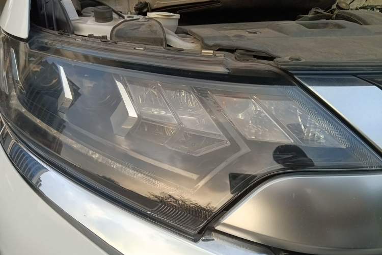 Used Mitsubishi Outlander 2019 2.4L 4x4 Zhi Xiang Edition 7 Seats China VI Standard Exterior 6