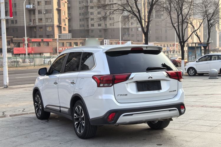 Used Mitsubishi Outlander 2019 2.4L 4x4 Zhi Xiang Edition 5 Seats China VI Standard Exterior 6
