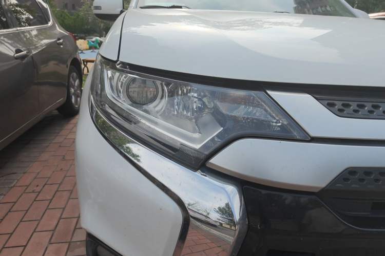 Used Mitsubishi Outlander 2019 2.0L Two-Wheel Drive Comfort Edition 5 Seats China VI Standard Exterior 6