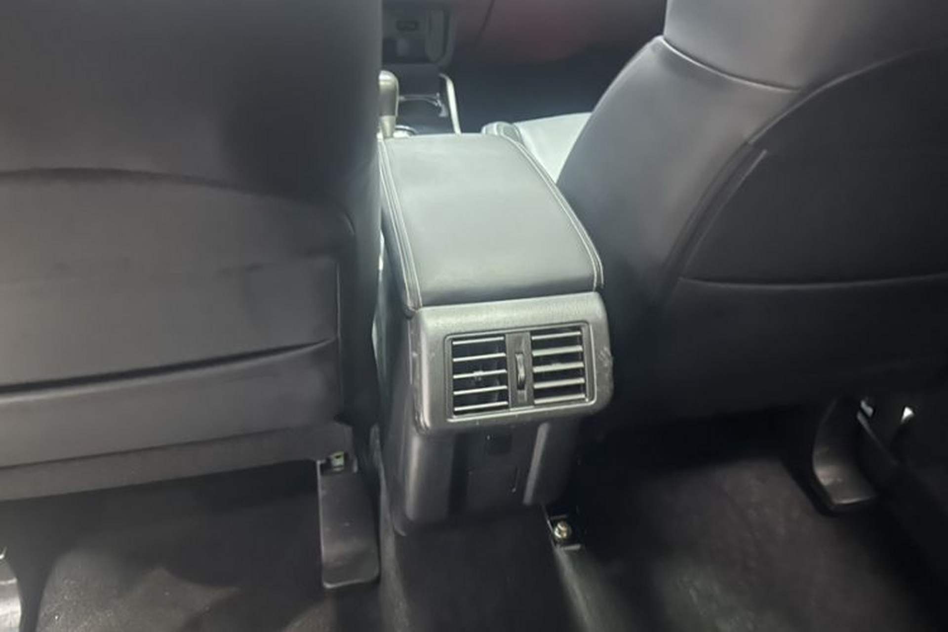 Used Mitsubishi Outlander 2019 2.4L 4x4 Zhi Xiang Edition 7 Seats China V Emission Standard Exterior 6