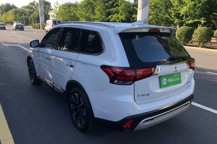 Used Mitsubishi Outlander 2019 2.4L Two-Wheel Drive ZhiXing Version 5 Seats China V Emission Standard Exterior 6