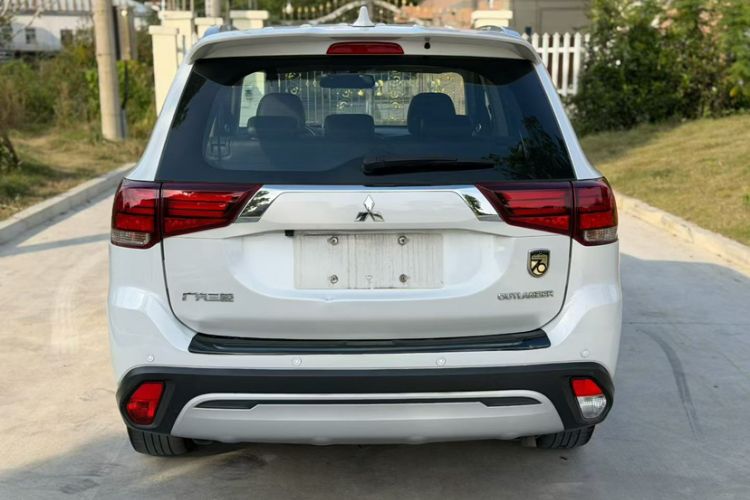 Used Mitsubishi Outlander 2019 2.0L Two-Wheel Drive Comfort Edition 7-Seater China VI Standard Exterior 6