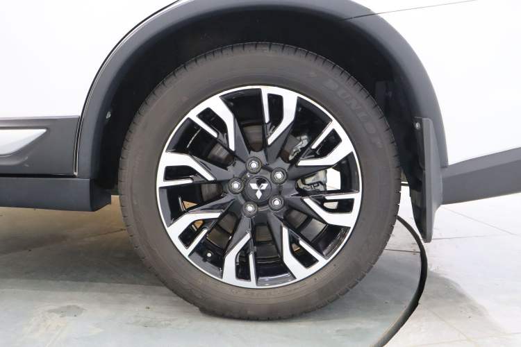 Used Mitsubishi Outlander 2019 2.4L 4x4 Zhi Xiang Edition 5 Seats China V Emission Standard Exterior 6