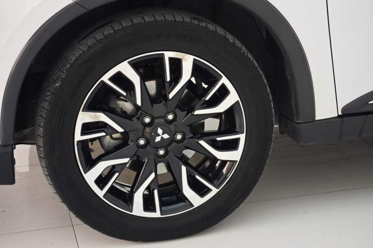 Used Mitsubishi Outlander 2019 2.4L 4x4 Zhi Xiang Edition 5 Seats China VI Standard Exterior 7