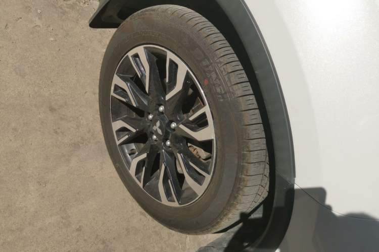 Used Mitsubishi Outlander 2019 2.4L 4x4 Zhi Xiang Edition 5 Seats China VI Standard Exterior 7