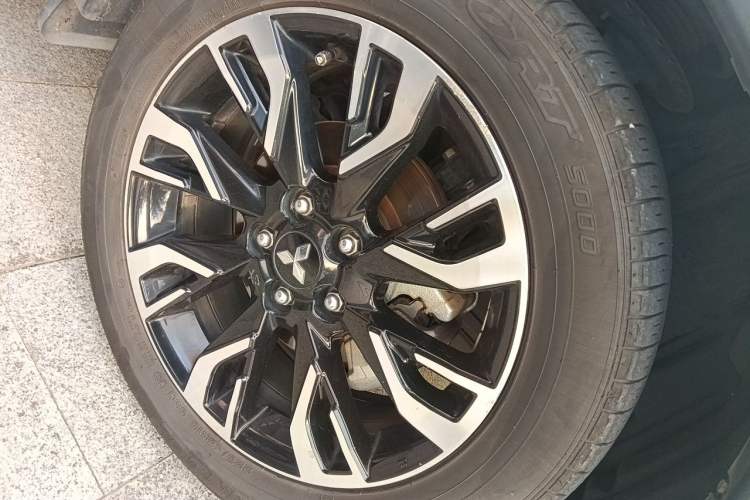Used Mitsubishi Outlander 2019 2.4L 4x4 Zhi Xiang Edition 7 Seats China VI Standard Exterior 7