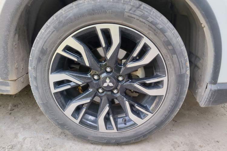 Used Mitsubishi Outlander 2019 2.4L 4x4 Zhi Xiang Edition 5 Seats China VI Standard Exterior 7