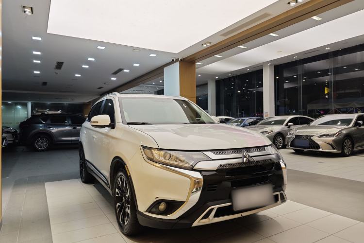 Used Mitsubishi Outlander 2019 2.0L Two-Wheel Drive Comfort Edition 5 Seats China VI Standard Exterior 9