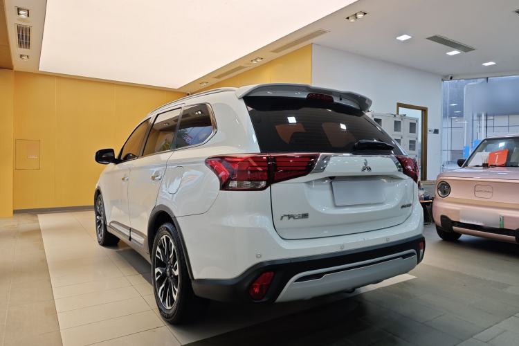Used Mitsubishi Outlander 2019 2.4L 4x4 Zhi Xiang Edition 5 Seats China V Emission Standard Exterior 9