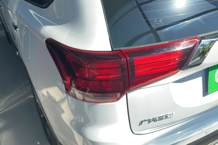 Used Mitsubishi Outlander 2019 2.4L 4x4 Zhi Xiang Edition 5 Seats China VI Standard Exterior 9