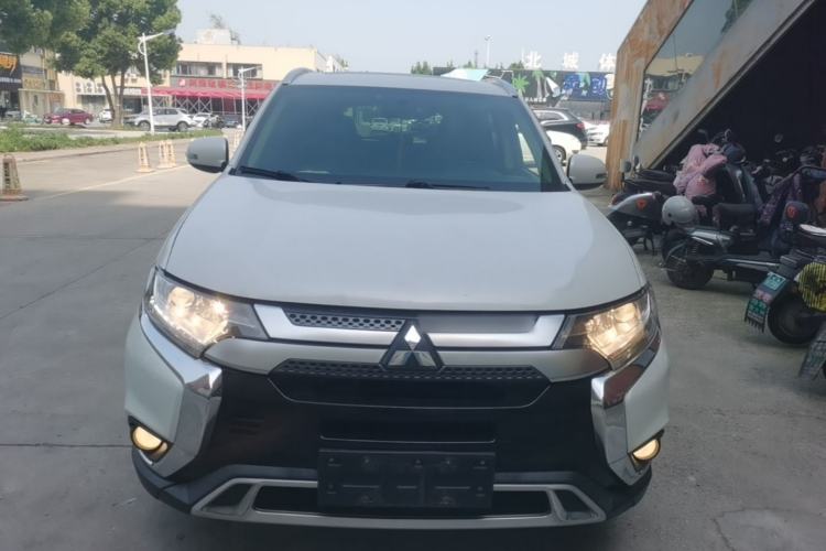 Used Mitsubishi Outlander 2019 2.0L Two-Wheel Drive Comfort Edition 7 Seats China V Emission Standard Front