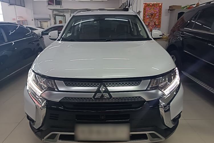 Used Mitsubishi Outlander 2019 2.4L 4x4 Zhi Xiang Edition 5 Seats China V Emission Standard Front