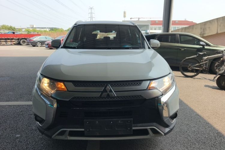 Used Mitsubishi Outlander 2019 2.0L Two-Wheel Drive Comfort Edition 5 Seats China VI Standard Front