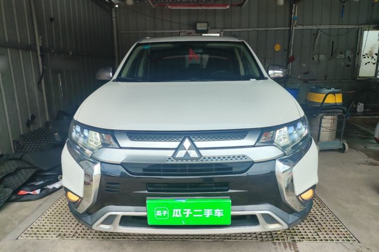 Used Mitsubishi Outlander 2019 2.4L 4x4 Zhi Xiang Edition 7 Seats China VI Standard Front
